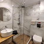 Conmari Luxury Lägenhetshotell Nidhrion